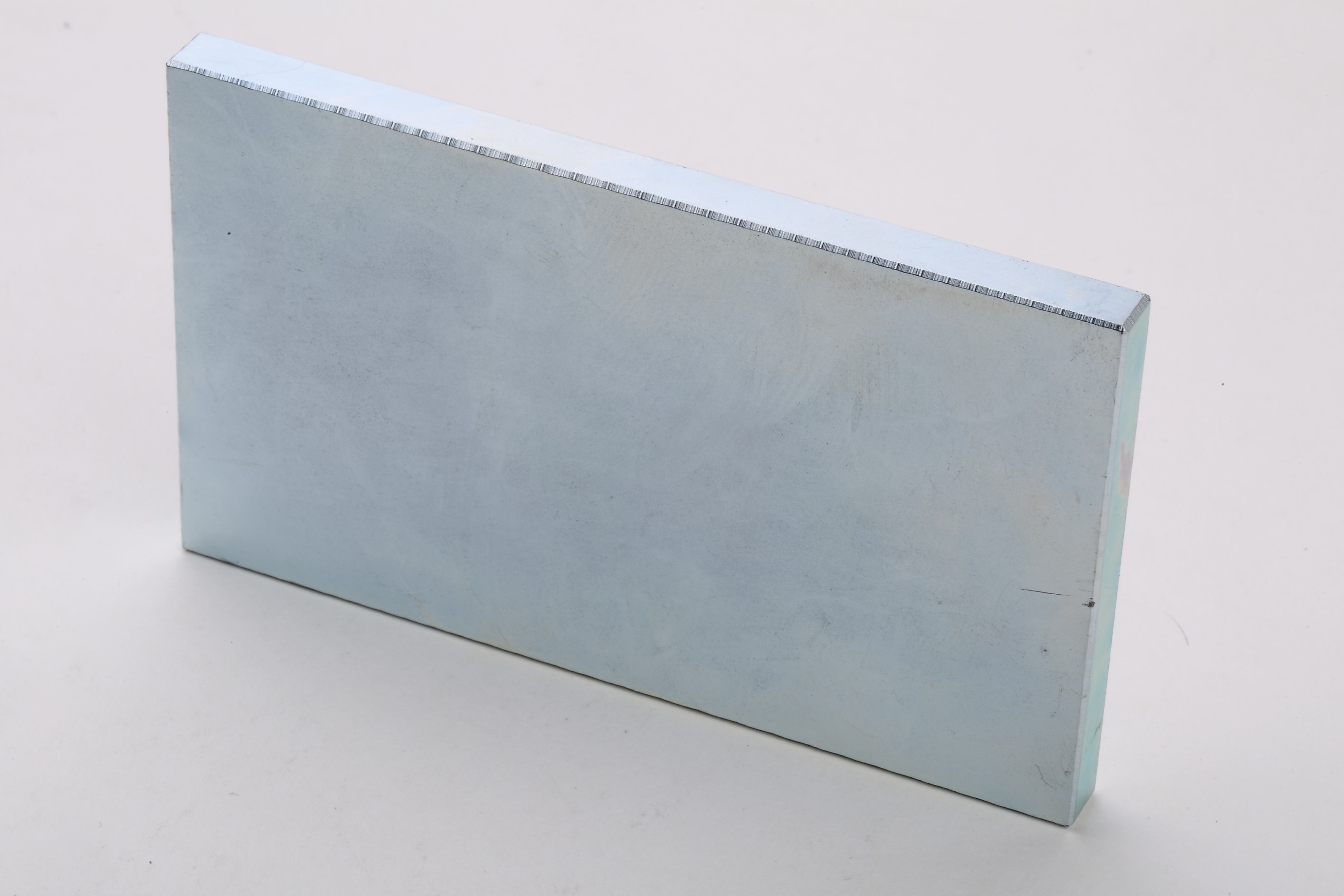 Nam ch&acirc;m neodymium trong thiết bị điện tử ti&ecirc;u d&ugrave;ng v&agrave; động cơ
