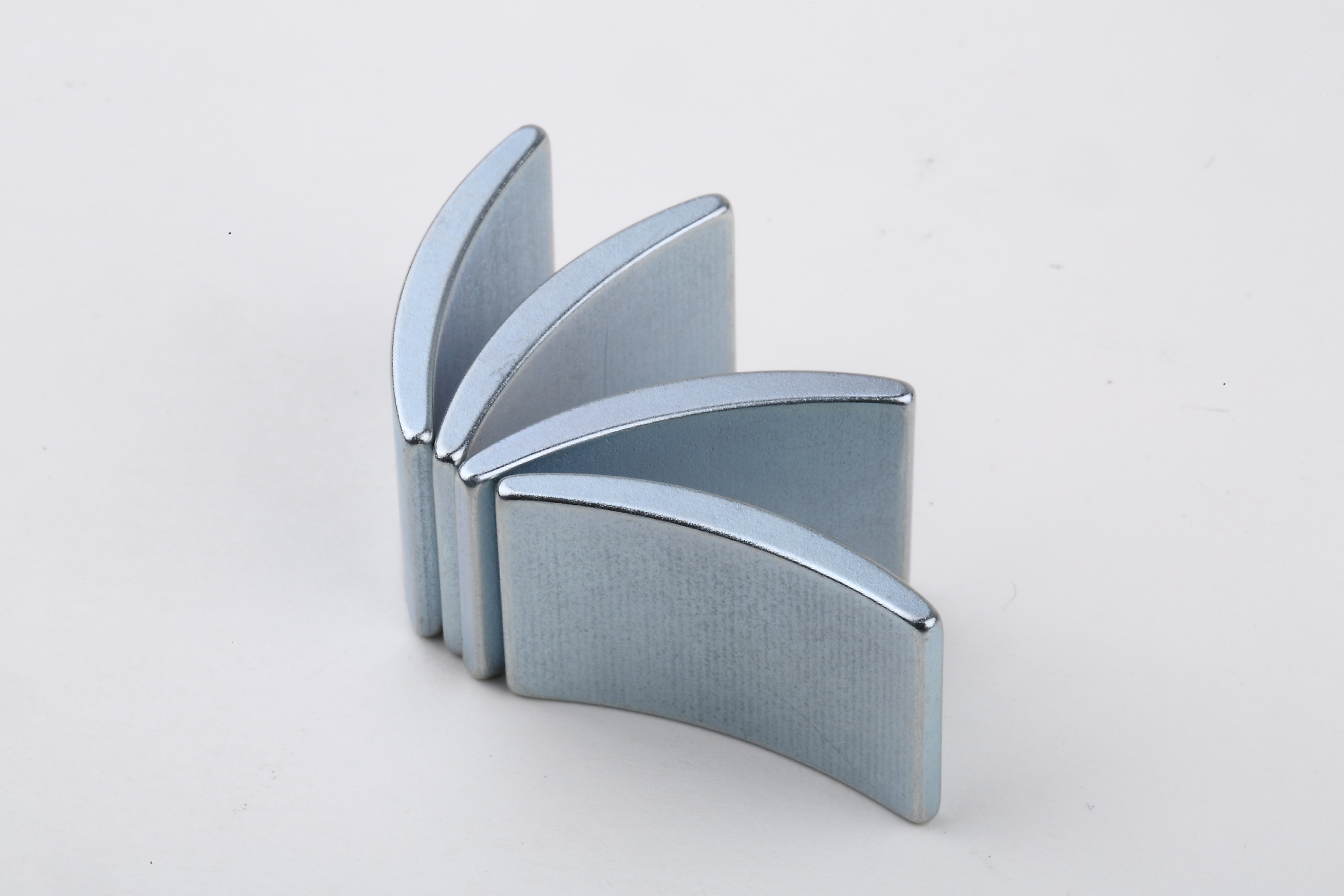 Nam ch&acirc;m Neodymium trong động cơ k&eacute;o